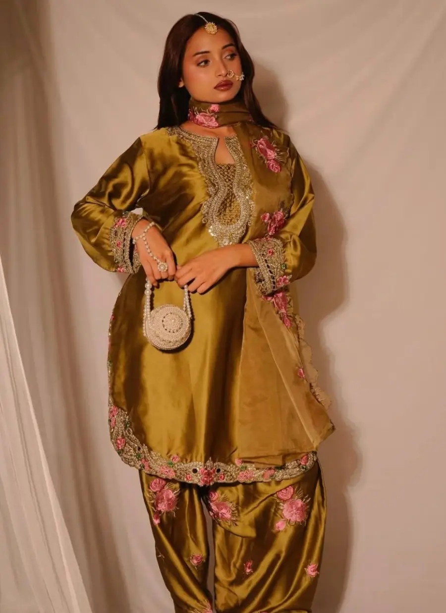 MODERN-JAPAN-SATIN-EMBROIDERY-SEQUENCE-WORK-TOP-PATIYALA-WITH-DUPATTA-FESTIVE-WEAR-WHOLESALE-PRICE-ETHNIC-GARMENT-5.webp