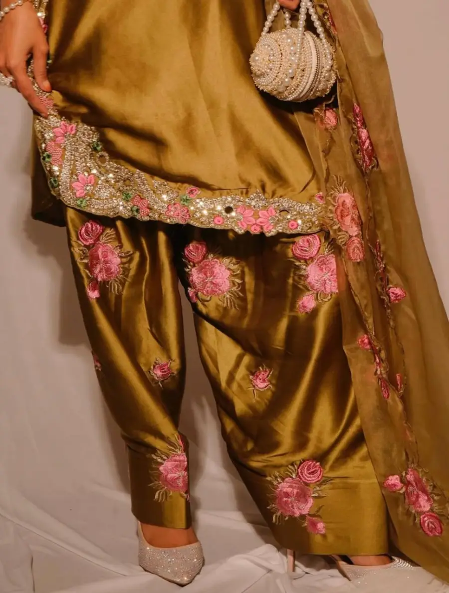 MODERN-JAPAN-SATIN-EMBROIDERY-SEQUENCE-WORK-TOP-PATIYALA-WITH-DUPATTA-FESTIVE-WEAR-WHOLESALE-PRICE-ETHNIC-GARMENT-9-1.webp
