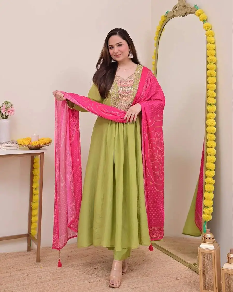 NEW-ARRIVAL-CP-VICHITRA-SEQUENCE-CODING-EMBROIDERY-WORK-TOP-BOTTOM-WITH-DUPATTA-FESTIVE-WEAR-WHOLESALE-PRICE-ETHNIC-GARMENT-7.webp