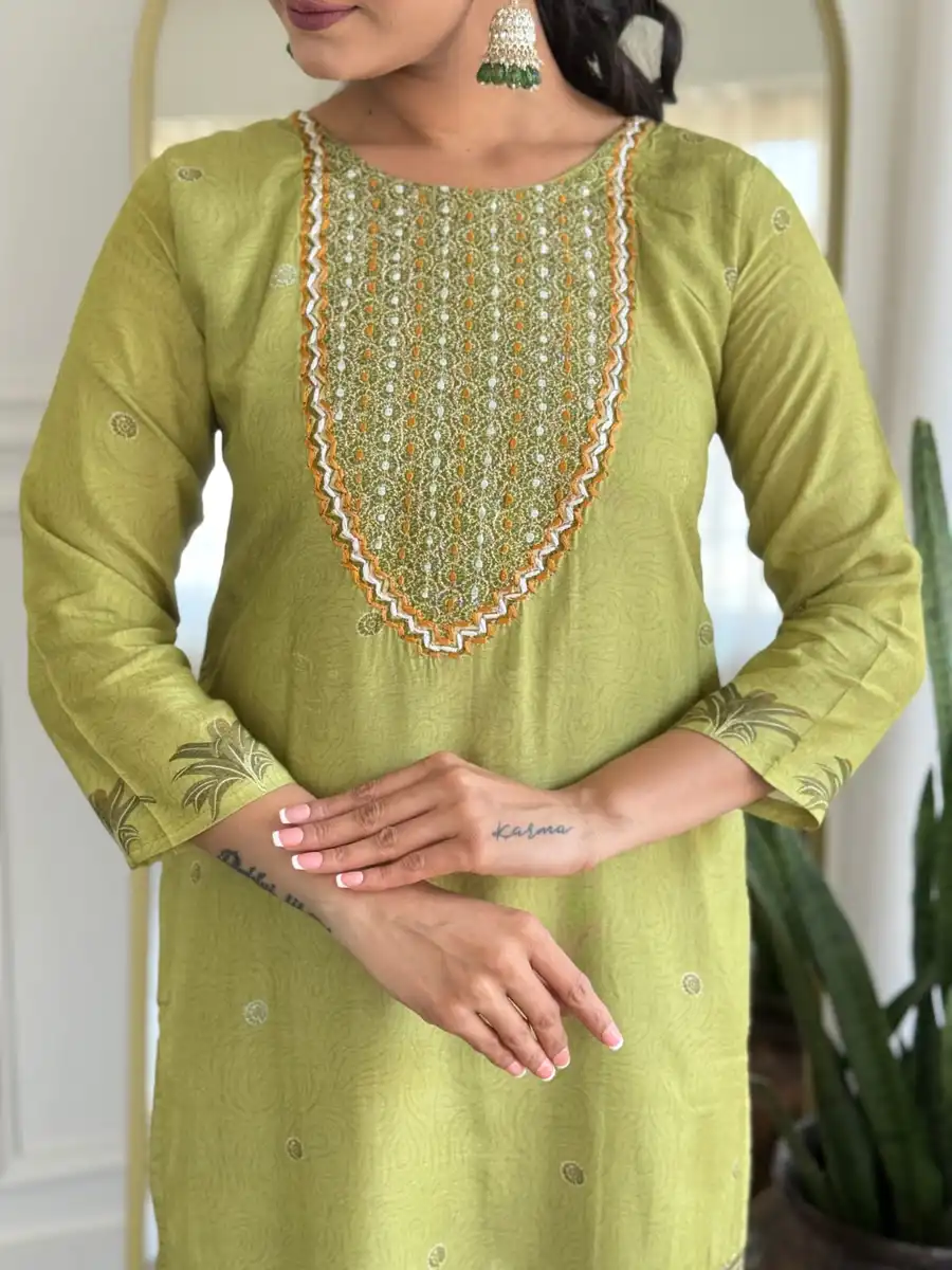 NEW-ARRIVAL-MUSLIN-DIGITAL-PRINT-AND-HEAVY-EMBROIDERY-WORK-TOP-BOTTOM-WITH-DUPATTA-FESTIVE-WEAR-WHOLESALE-PRICE-ETHNIC-GARMENT-2.webp