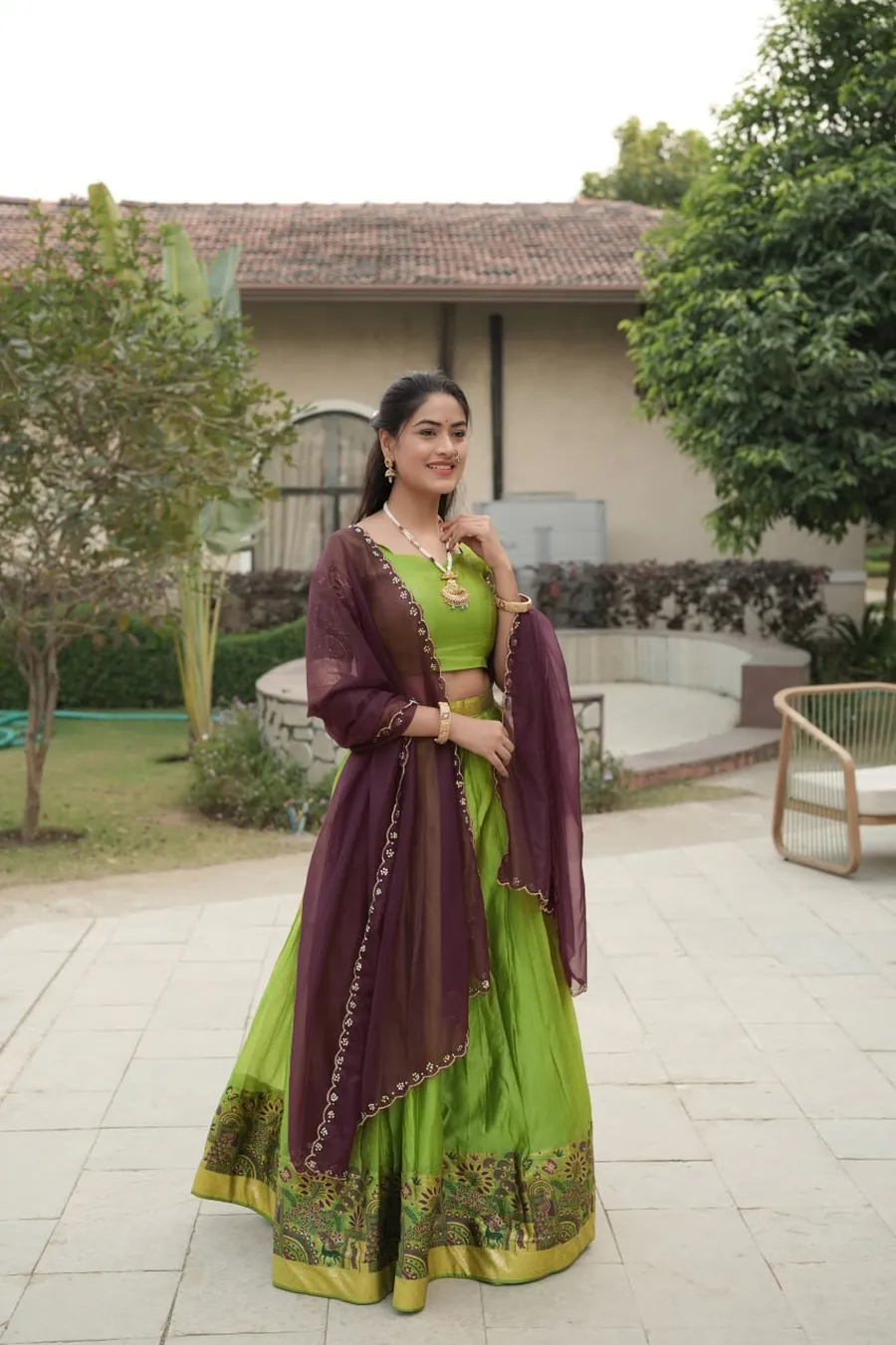 3MODERN SHIMMER WEAVING BORDER AND SILVER-GOLDEN ZARI DETAILING AND BORDER WORK LEHENGA CHOLI WITH DUPATTA FESTIVE WEAR WHOLESALE PRICE ETHNIC GARMENT (26)