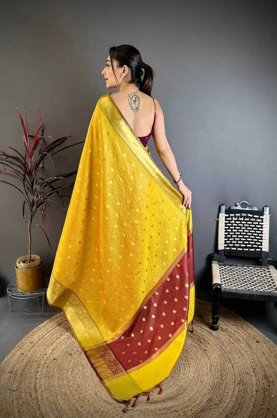 6TRENDING BANARASI TISSUE BUTTI WORK WITH HEAVY BORDER SAREE WITH UNSTITCHED BLOUSE FESTIVE WEAR WHOLESALE PRICE ETHNIC GARMENT (27)