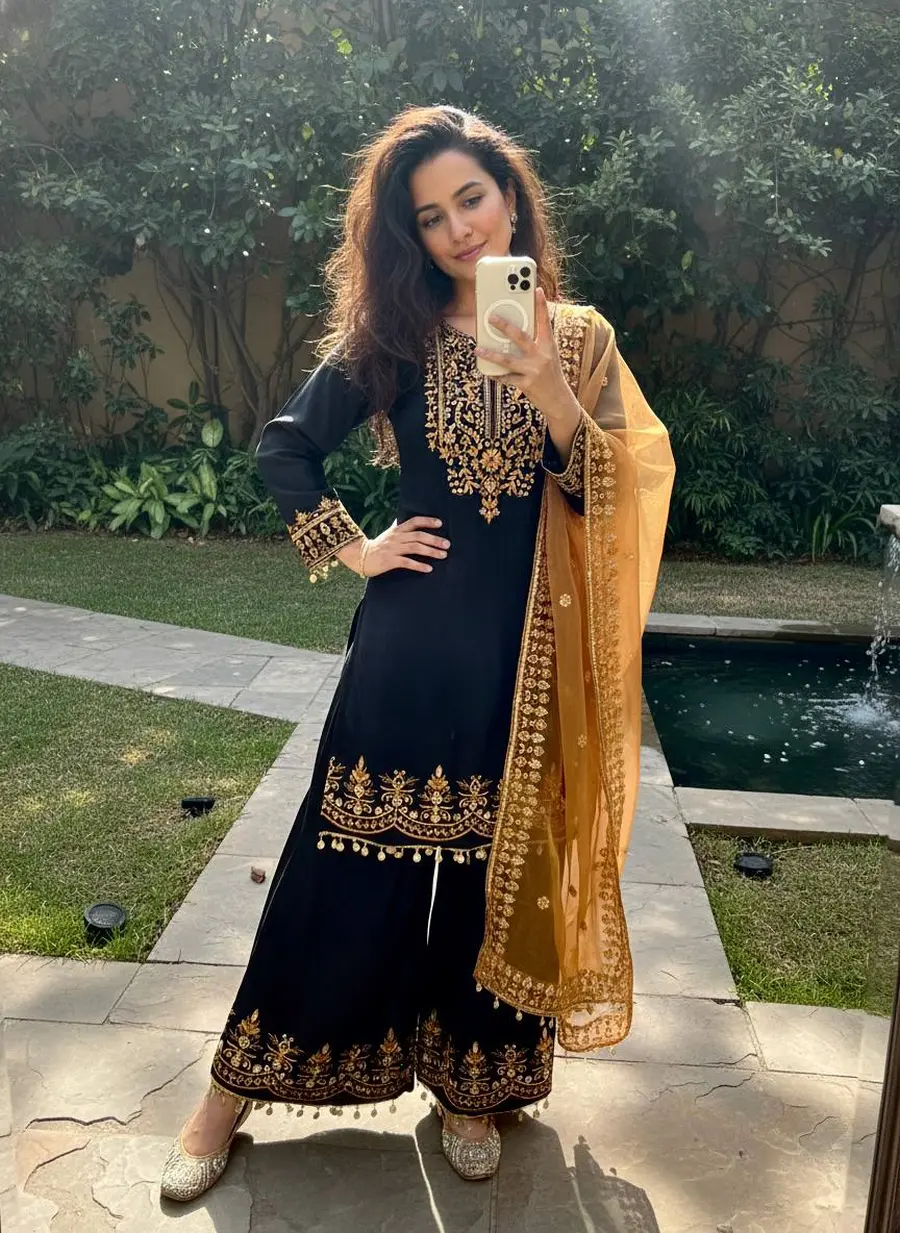 DESIGNER CHINON SILK SEQUENCE & ZARI EMBROIDERY WORK HANDMADE COIN LACE BORDER WORK TOP PALAZZO WITH DUPATTA FESTIVE WEAR WHOLESALE PRICE ETHNIC GARMENT (8)