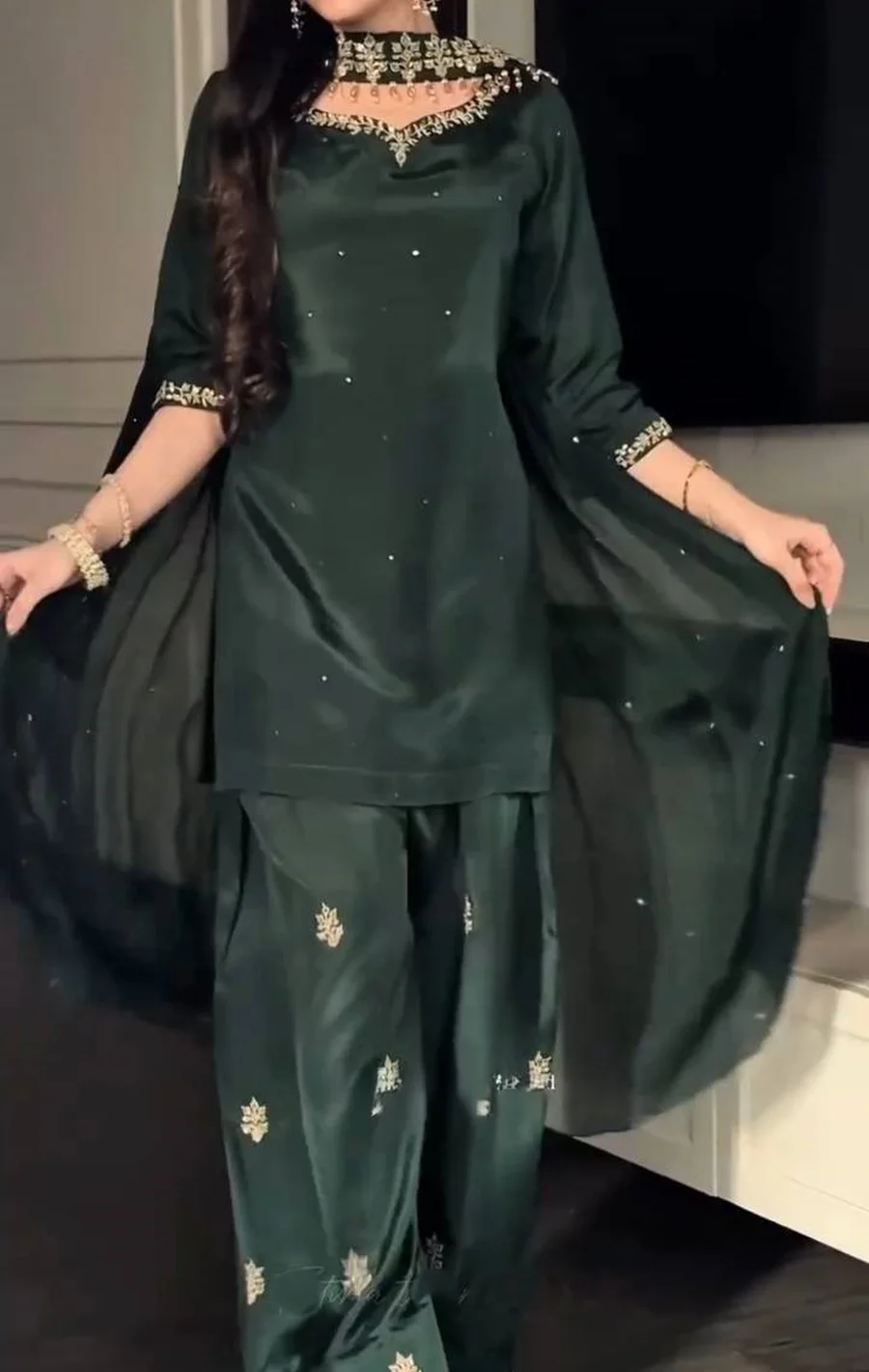 FANCY CREPE SILK DIAMOND HAND WORK WITH SEQUENCE MULTI NEEDLE EMBROIDERY WORK TOP PATIYALA WITH DUPATTA FESTIVE WEAR WHOLESALE PRICE ETHNIC GARMENT (2)