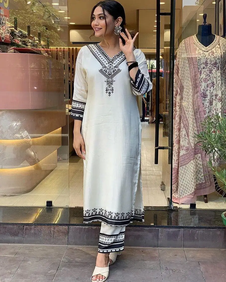 FANCY MUSLIN DIGITAL PRINT WORK TOP PENT SET DAILY WEAR WHOLESALE PRICE ETHNIC GARMENT (6)