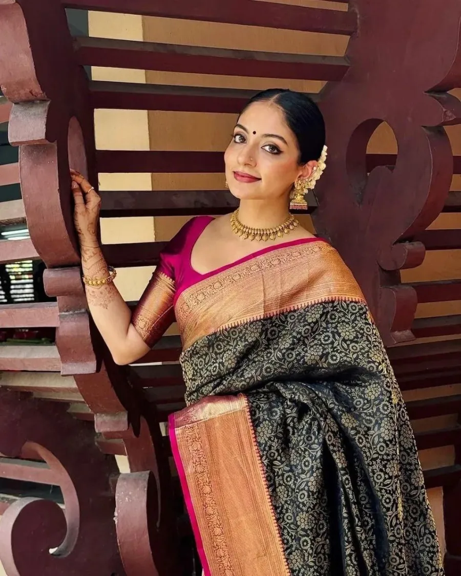 MOST PICKED LICHI SILK JACQUARD WORK SAREE WITH UNSTITCHED BLOUSE FESTIVE WEAR WHOLESALE PRICE ETHNIC GARMENT (4)