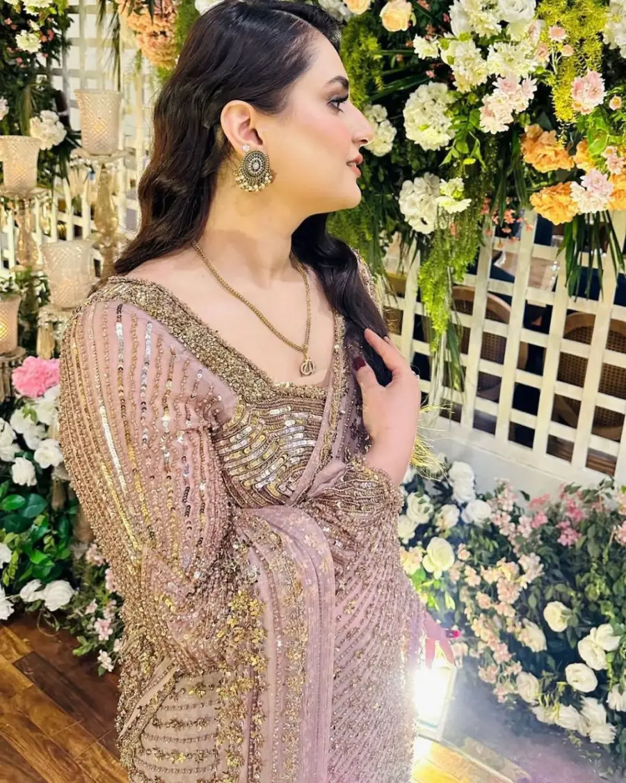 NEW ARRIVAL NET SEQUENCE WORK SAREE WITH UNSTITCHED BLOUSE PARTY WEAR WHOLESALE PRICE ETHNIC GARMENT (4)