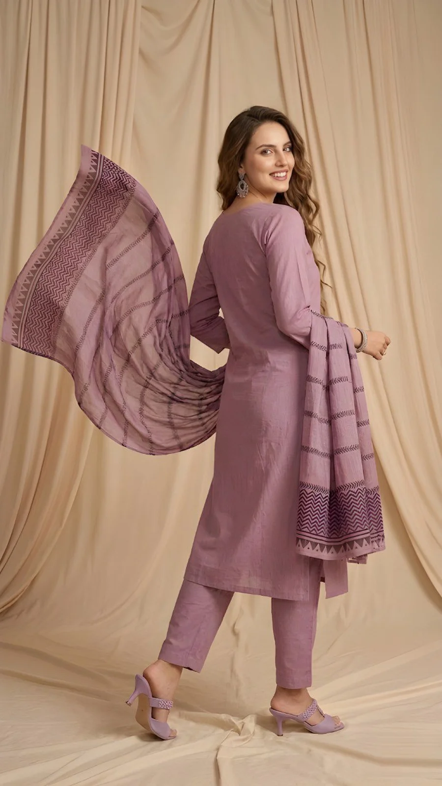 RICH LOOK COTTON PLAIN TOP BOTTOM WITH DIGITAL PRINTED DUPATTA CASUAL WEAR WHOLESALE PRICE ETHNIC GARMENT (4)