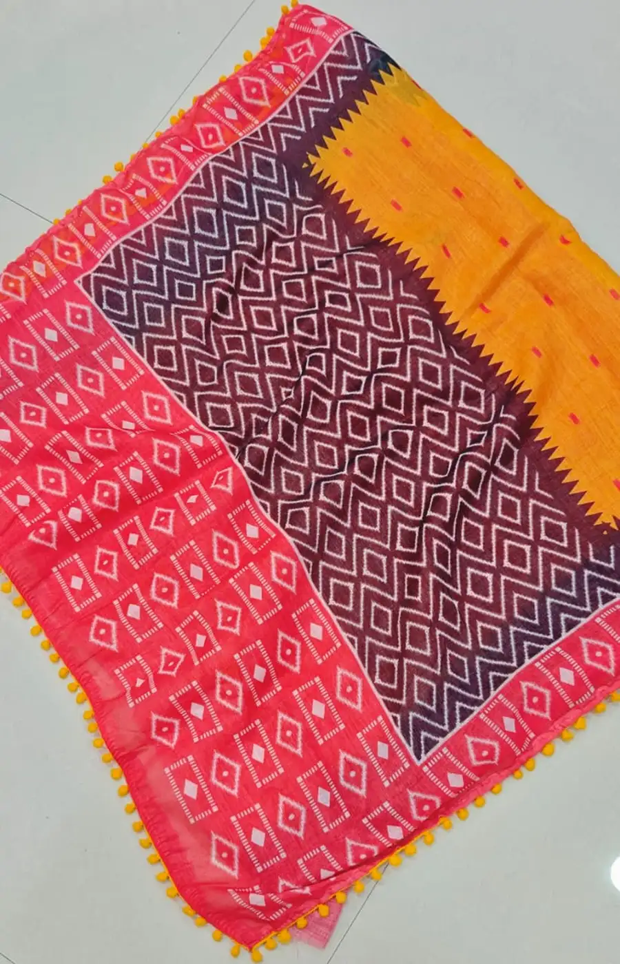 RICH LOOK LINEN COTTON IKKAT PRINTED WITH PUM PUM LACE BORDER WORK SAREE WITH UNSTITCHED BLOUSE FESTIVE WEAR WHOLESALE PRICE ETHNIC GARMENT (3)