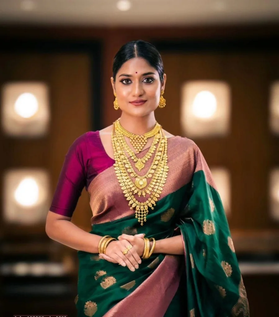 TRENDING LICHI SILK JACQUARD WORK SAREE WITH UNSTITCHED BLOUSE FESTIVE WEAR WHOLESALE PRICE ETHNIC GARMENT (3)