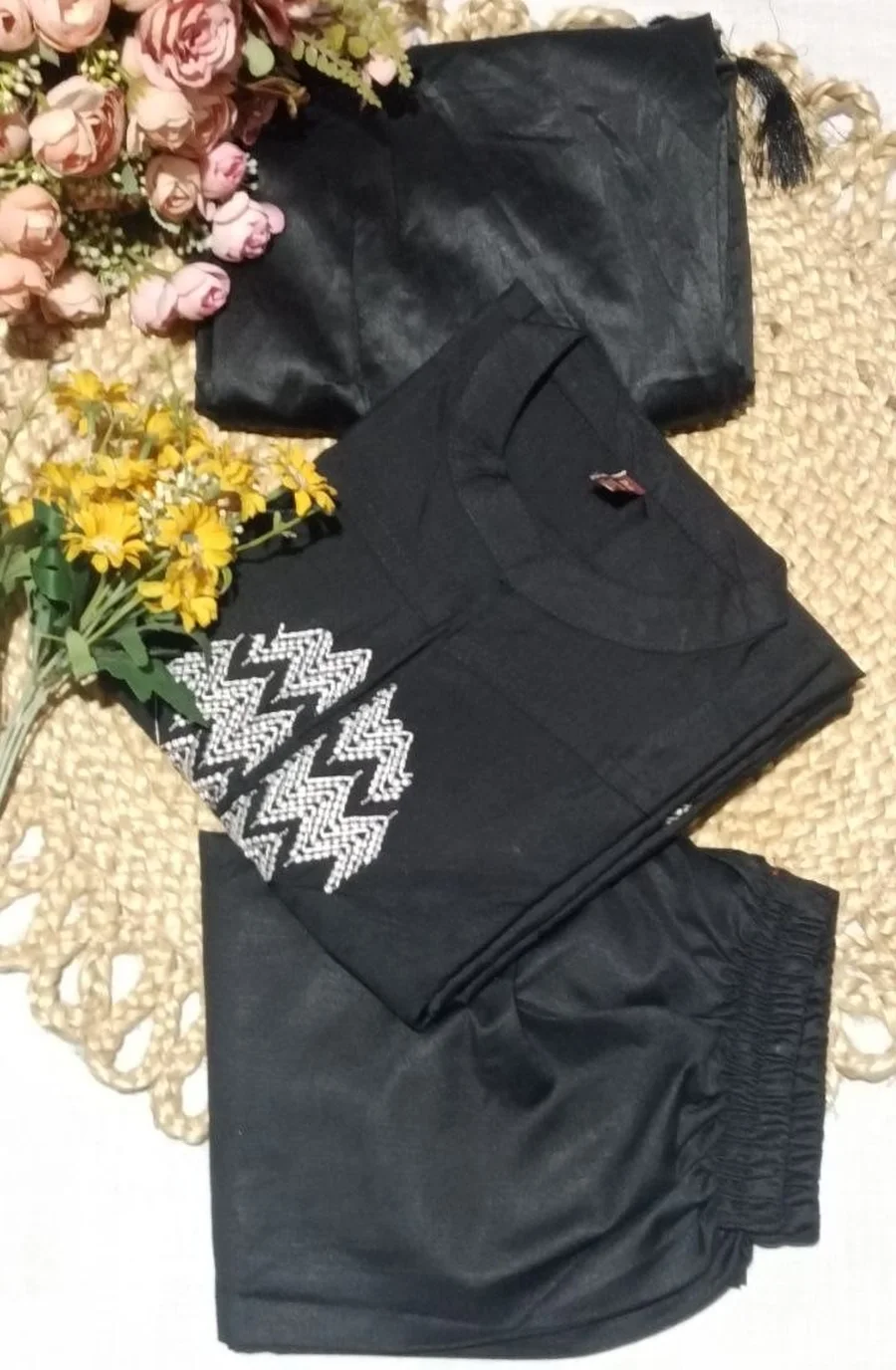 1RICH LOOK SLUB COTTON EMBROIDERY WORK TOP BOTTOM WITH DUPATTA FESTIVE WEAR WHOLESALE PRICE ETHNIC GARMENT (1)