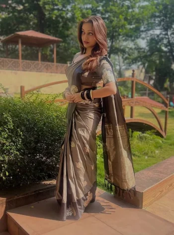 CLASSIC LICHI SILK JACQUARD WORK SAREE WITH UNSTITCHED BLOUSE GREY