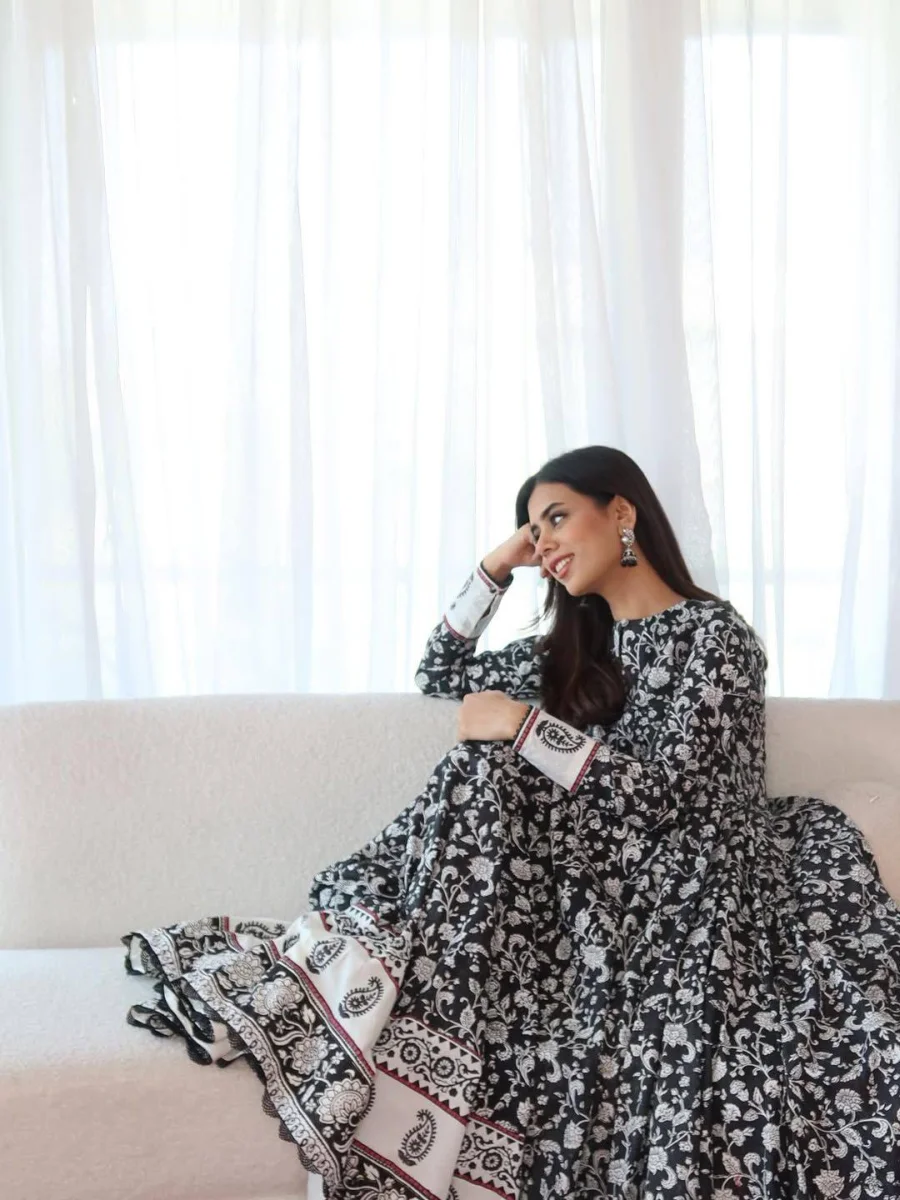 FANCY MUSLIN COTTON DIGITAL PRINT WITH FANCY LACE BORDER WORK GOWN BOTTOM WITH DUPATTA FESTIVE WEAR WHOLESALE PRICE ETHNIC GARMENT (2)