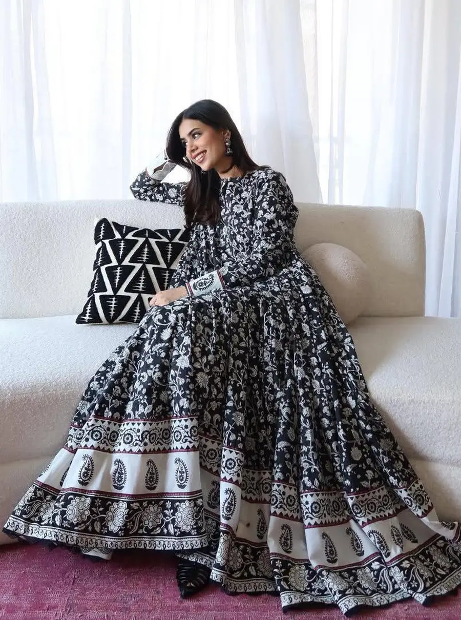 FANCY MUSLIN COTTON DIGITAL PRINT WITH FANCY LACE BORDER WORK GOWN BOTTOM WITH DUPATTA FESTIVE WEAR WHOLESALE PRICE ETHNIC GARMENT (4)
