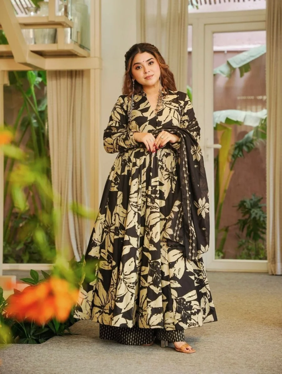 FANCY MUSLIN COTTON DIGITAL PRINT WORK GOWN BOTTOM WITH DUPATTA FESTIVE WEAR WHOLESALE PRICE ETHNIC GARMENT (3)