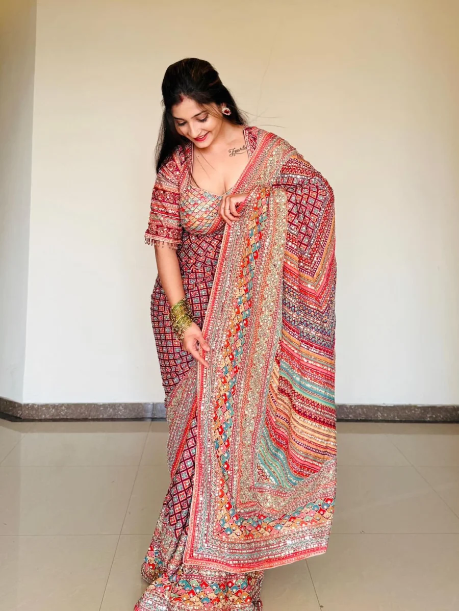 LATEST CHINON PRINT WITH GOLD ZARI AND HAND REAL MIRROR AND DIAMOND WORK SAREE WITH UNSTITCHED BLOUSE PARTY WEAR WHOLESALE PRICE ETHNIC GARMENT (5)