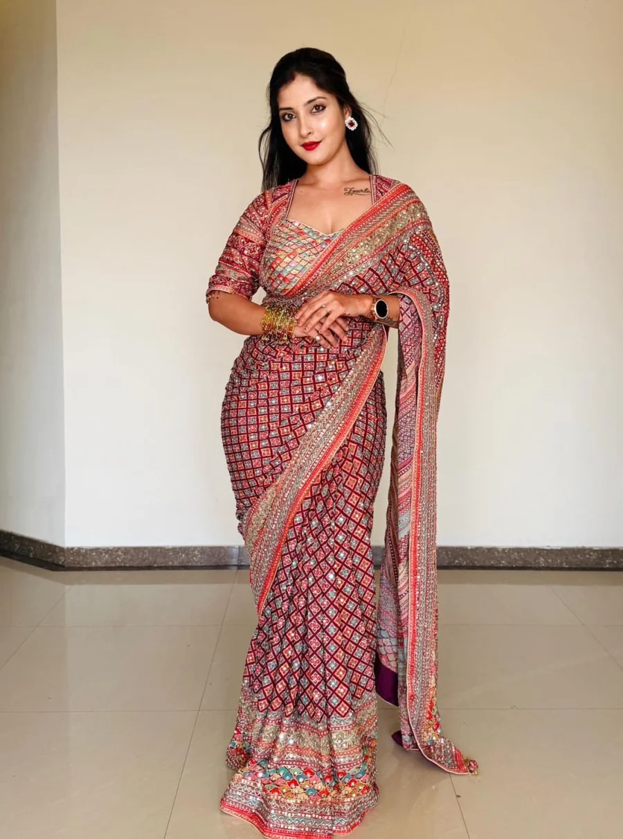 LATEST CHINON PRINT WITH GOLD ZARI AND HAND REAL MIRROR AND DIAMOND WORK SAREE WITH UNSTITCHED BLOUSE PARTY WEAR WHOLESALE PRICE ETHNIC GARMENT (6)