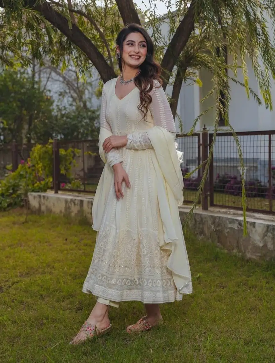 TRENDING GEORGETTE SEQUENCE WITH EMBROIDERY WORK GOWN BOTTOM WITH DUPATTA FESTIVE WEAR WHOLESALE PRICE ETHNIC GARMENT (5)