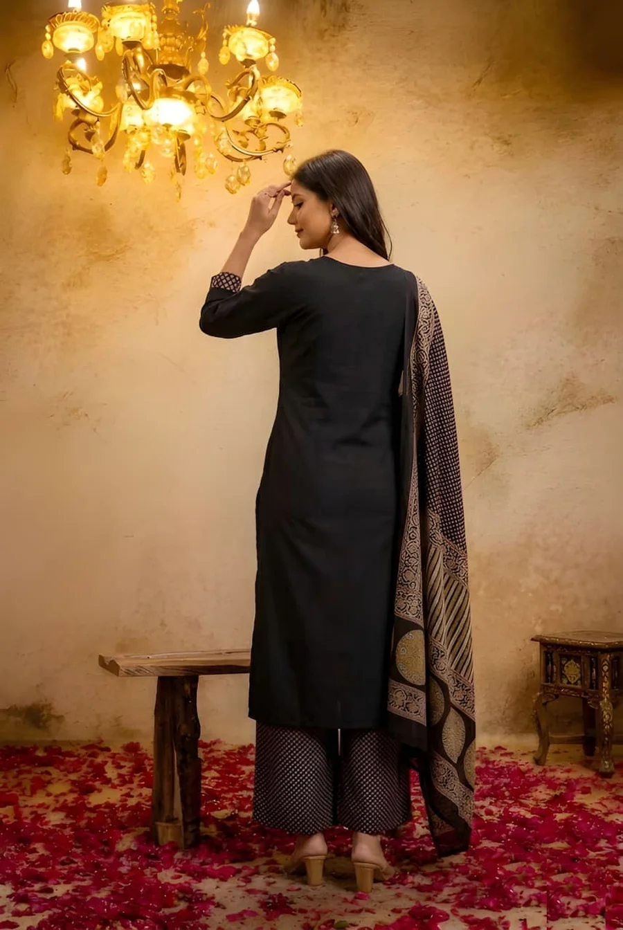 19NEW ARRIVAL COTTON EMBROIDERED + HAND WORK TOP BOTTOM WITH DUPATTA FESTIVE WEAR WHOLESALE PRICE ETHNIC GARMENT (2)