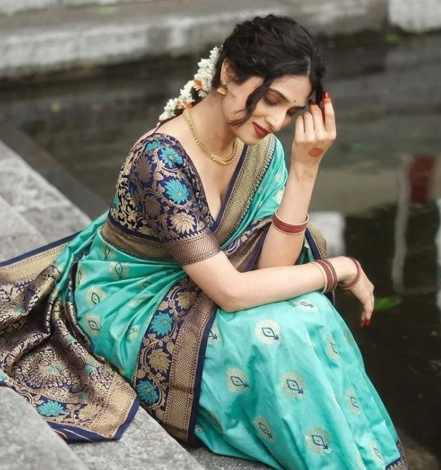 2LATEST BANARASI SILK FLOWERS AND MINA & ZARI WEAVING RICH PALLU WITH UNIQUE BORDER WORK SAREE WITH UNSTITCHED BLOUSE FESTIVE WEAR WHOLESALE PRICE ETHNIC GARMENT (8)