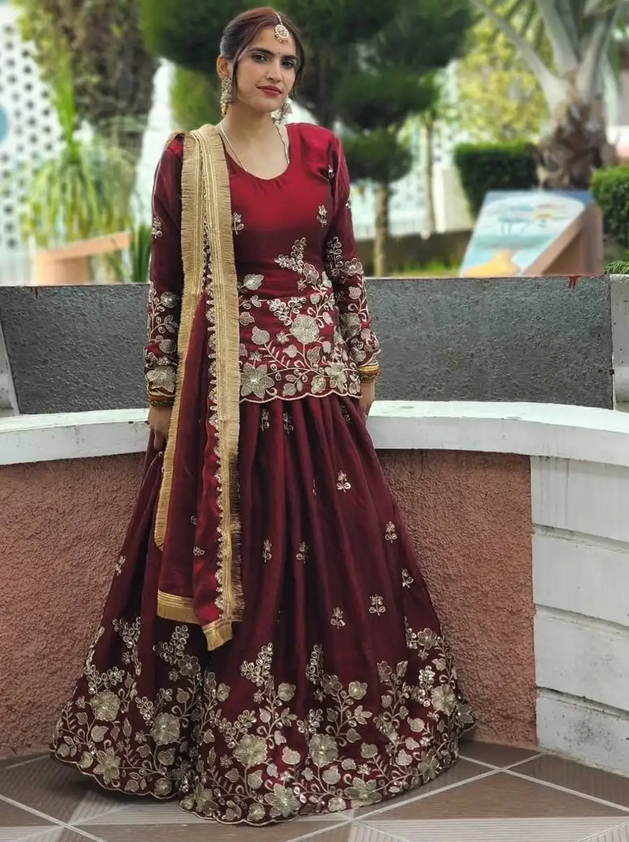 2MODERN 2 TONE FENDY SILK EMBROIDERY SEQUENCE WORK TOP LEHENGA WITH DUPATTA WEDDING WEAR WHOLESALE PRICE ETHNIC GARMENT (5)