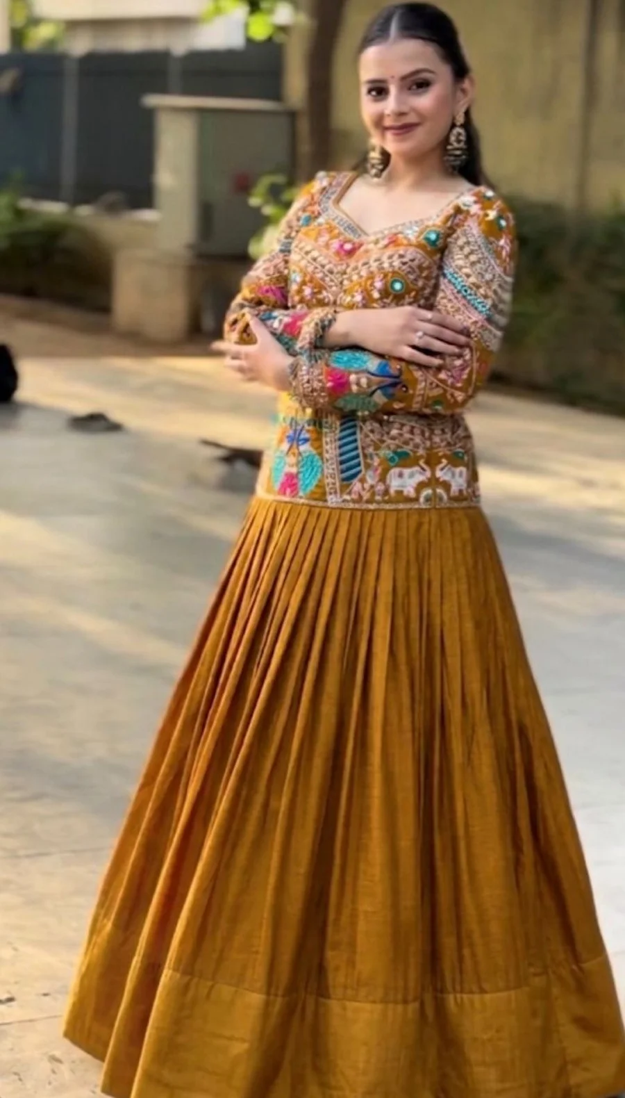 DESIGNER CHINON EMBROIDERY THREAD & SEQUENCE WORK LEHENGA CHOLI WEDDING WEAR WHOLESALE PRICE ETHNIC GARMENT (8)