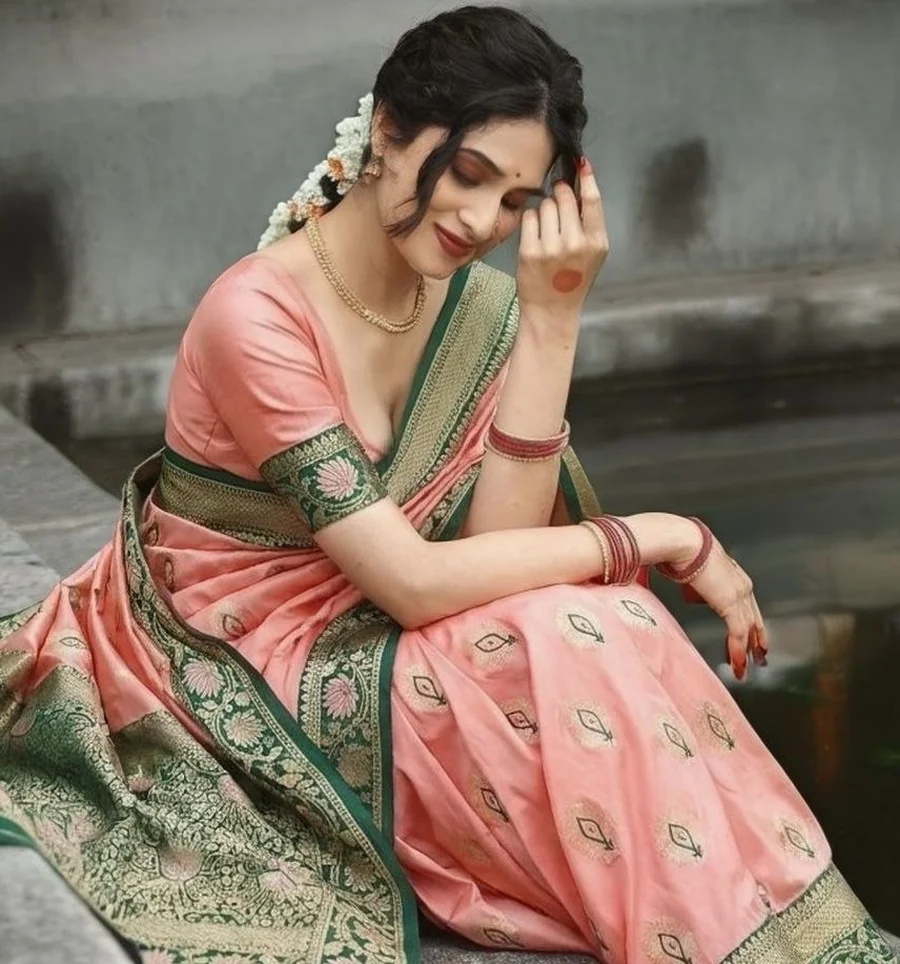 LATEST BANARASI SILK FLOWERS AND MINA & ZARI WEAVING RICH PALLU WITH UNIQUE BORDER WORK SAREE WITH UNSTITCHED BLOUSE FESTIVE WEAR WHOLESALE PRICE ETHNIC GARMENT (2)