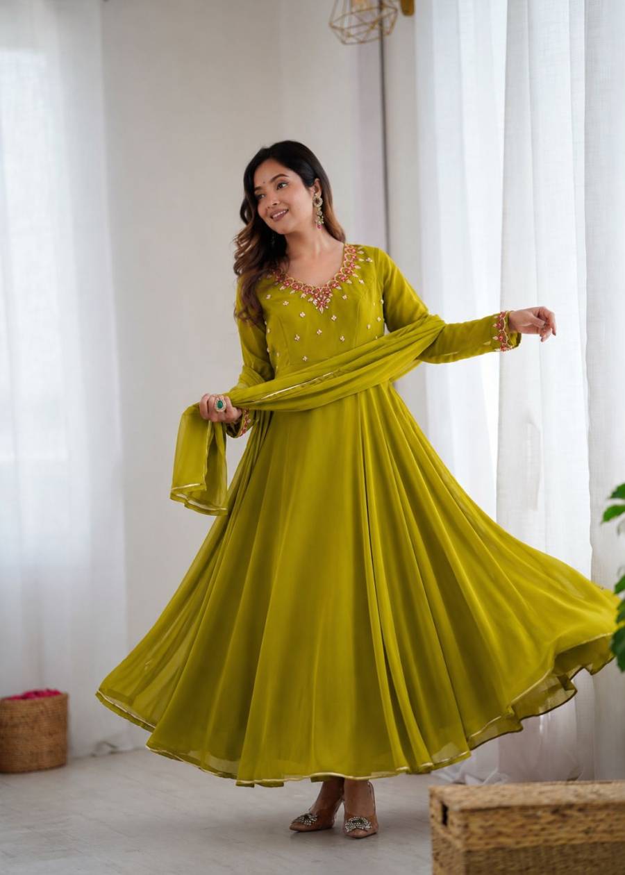 MODERN GEORGETTE HANDWORK GOWN BOTTOM WITH DUPATTA FESTIVE WEAR WHOLESALE PRICE ETHNIC GARMENT (4)