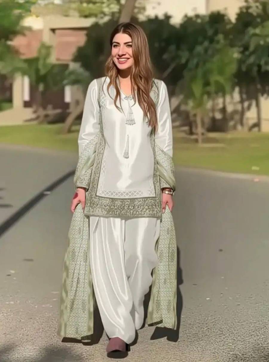 MODERN NATURAL CREPE SILK EMBROIDERY CODING SEQUENCE WORK WITH FANCY LACE AND LATKAN WORK TOP PATIYALA WITH DUPATTA FESTIVE WEAR WHOLESALE PRICE ETHNIC GARMENT (7)