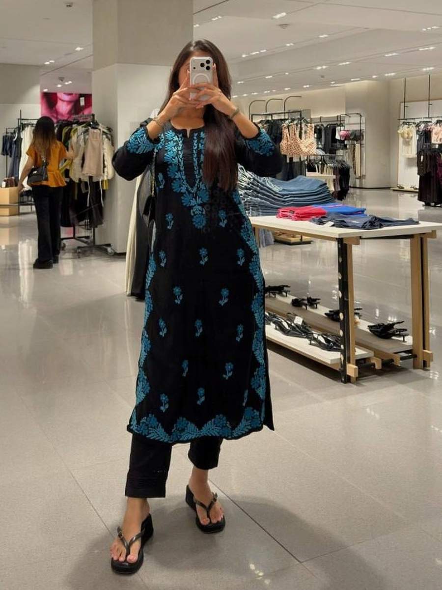MODERN ROMAN SILK THREAD WORK TOP PENT SET DAILY WEAR WHOLESALE PRICE ETHNIC GARMENT (2)