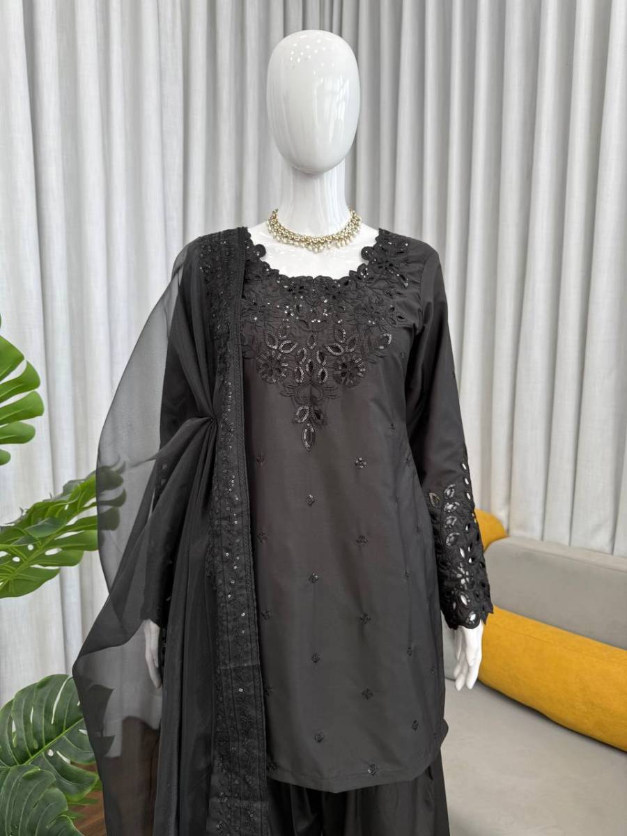 NEW ARRIVAL NATURAL CREPE THREAD WITH SEQUENCE WORK TOP PATIYALA WITH DUPATTA FESTIVE WEAR WHOLESALE PRICE ETHNIC GARMENT (19)