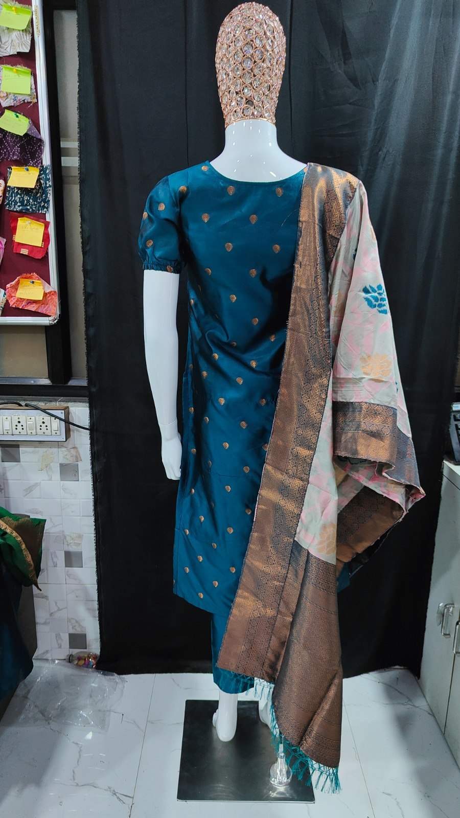 TRADITIONAL JACQUARD WEAVING WORK TOP BOTTOM WITH DUPATTA FESTIVE WEAR WHOLESALE PRICE ETHNIC GARMENT (3)