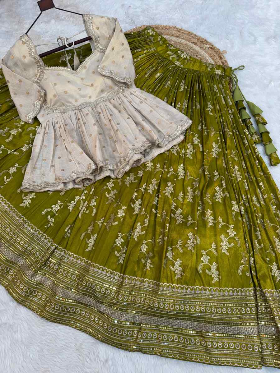 16MODERN JACQUARD EMBROIDERED SEQUENCE WORK TOP LEHENGA WEDDING WEAR WHOLESALE PRICE ETHNIC GARMENT (7)