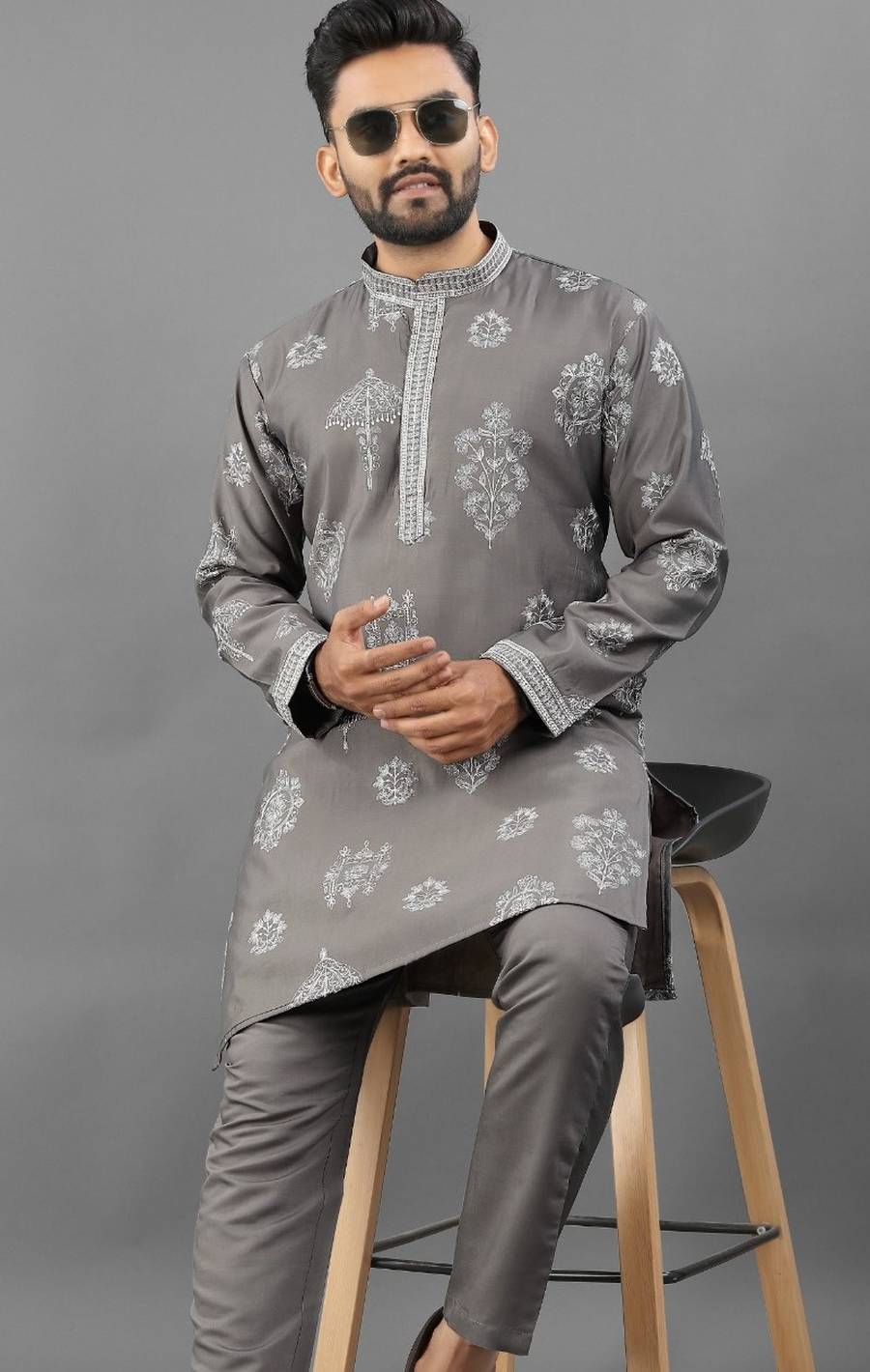 1RICH LOOK RUSSIAN SILK EMBROIDERY WORK MEN'S KURTA PAYJAMA FESTIVE WEAR WHOLESALE PRICE ETHNIC GARMENT (14)