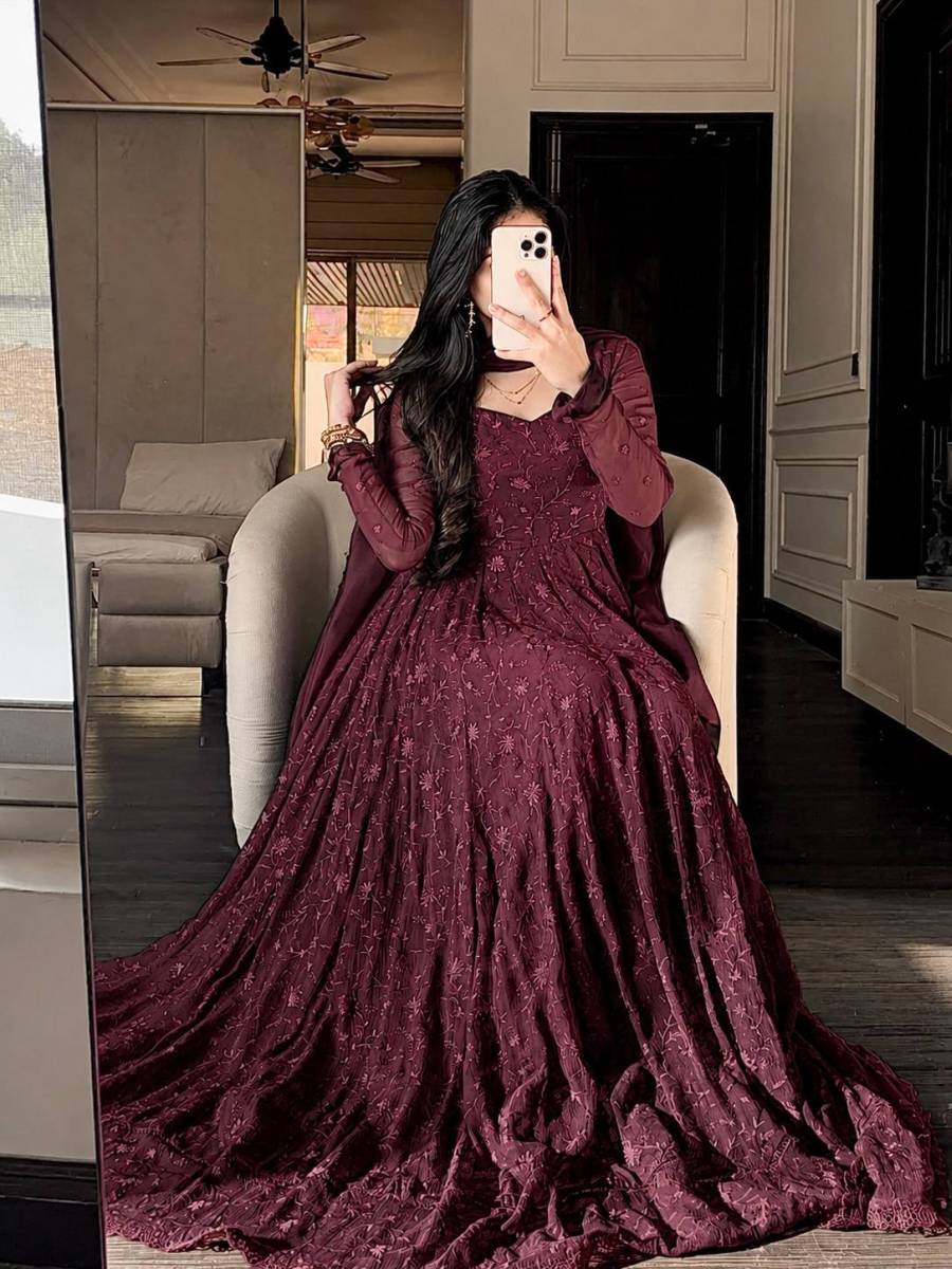 3DESIGNER GEORGETTE SILK THREAD EMBROIDERY WORK WITH GPO LACE BORDER WORK GOWN WITH DUPATTA WEDDING WEAR WHOLESALE PRICE ETHNIC GARMENT (12)