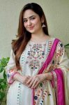 FESTIVAL WEAR MUSLIN PRINT WITH HANDWORK AND SEQUENCE WORK TOP BOTTOM WITH DUPATTA DAILY WEAR WHOLESALE PRICE ETHNIC GARMENT (11)
