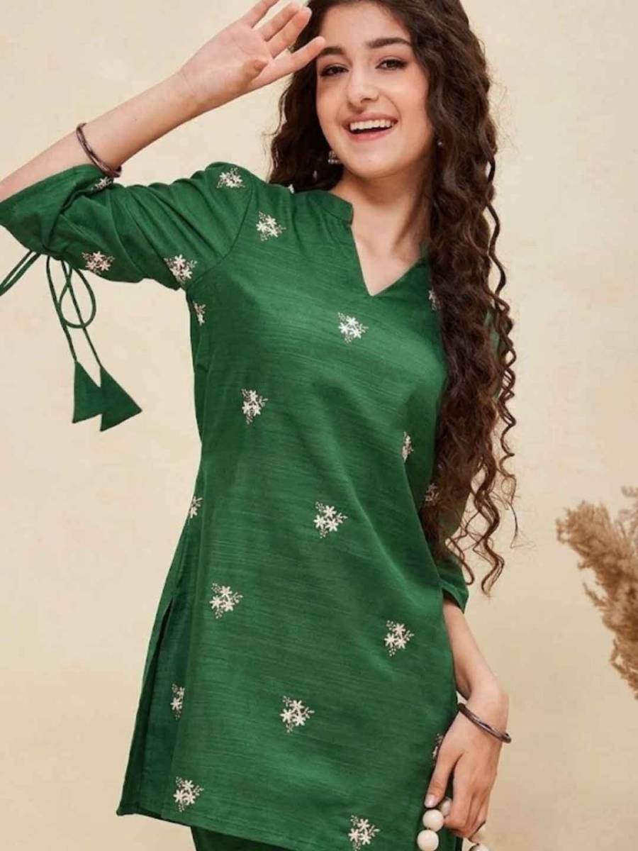 RICH LOOK COTTON BLEND EMBROIDERY WORK KID'S TOP BOTTOM SET FESTIVE WEAR WHOLESALE PRICE ETHNIC GARMENT (4)