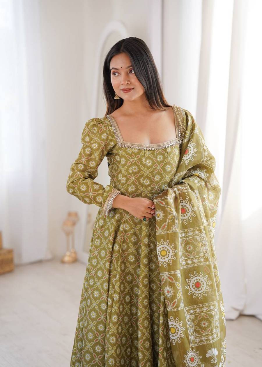 RICH LOOK MUSLIN PRINTED WITH MIRROR LACE WORK GOWN BOTTOM WITH DUPATTA FESTIVE WEAR WHOLESALE PRICE ETHNIC GARMENT (19)