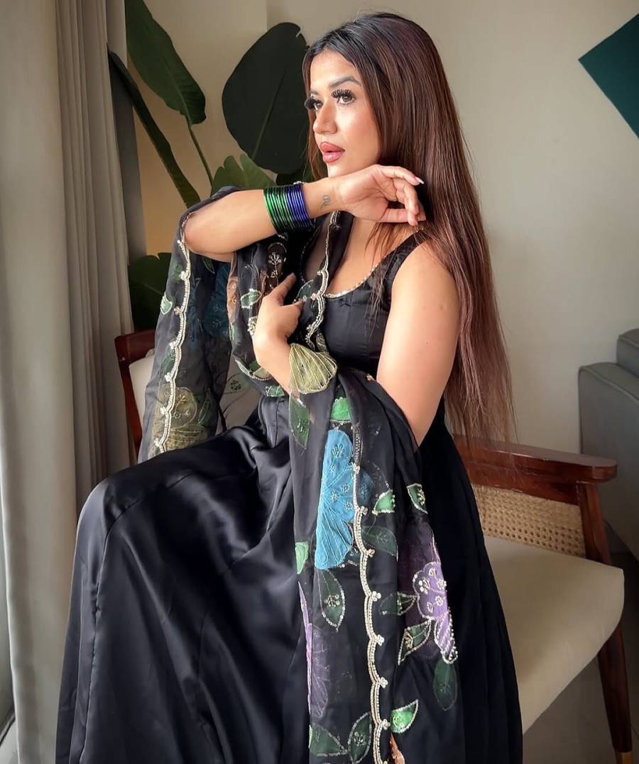 RICH LOOK NATURAL CREPE PLAIN GOWN BOTTOM WITH BRUSH PRINT WITH THREAD WITH SEQUENCE WORK DUPATTA FESTIVE WEAR WHOLESALE PRICE ETHNIC GARMENT (3)