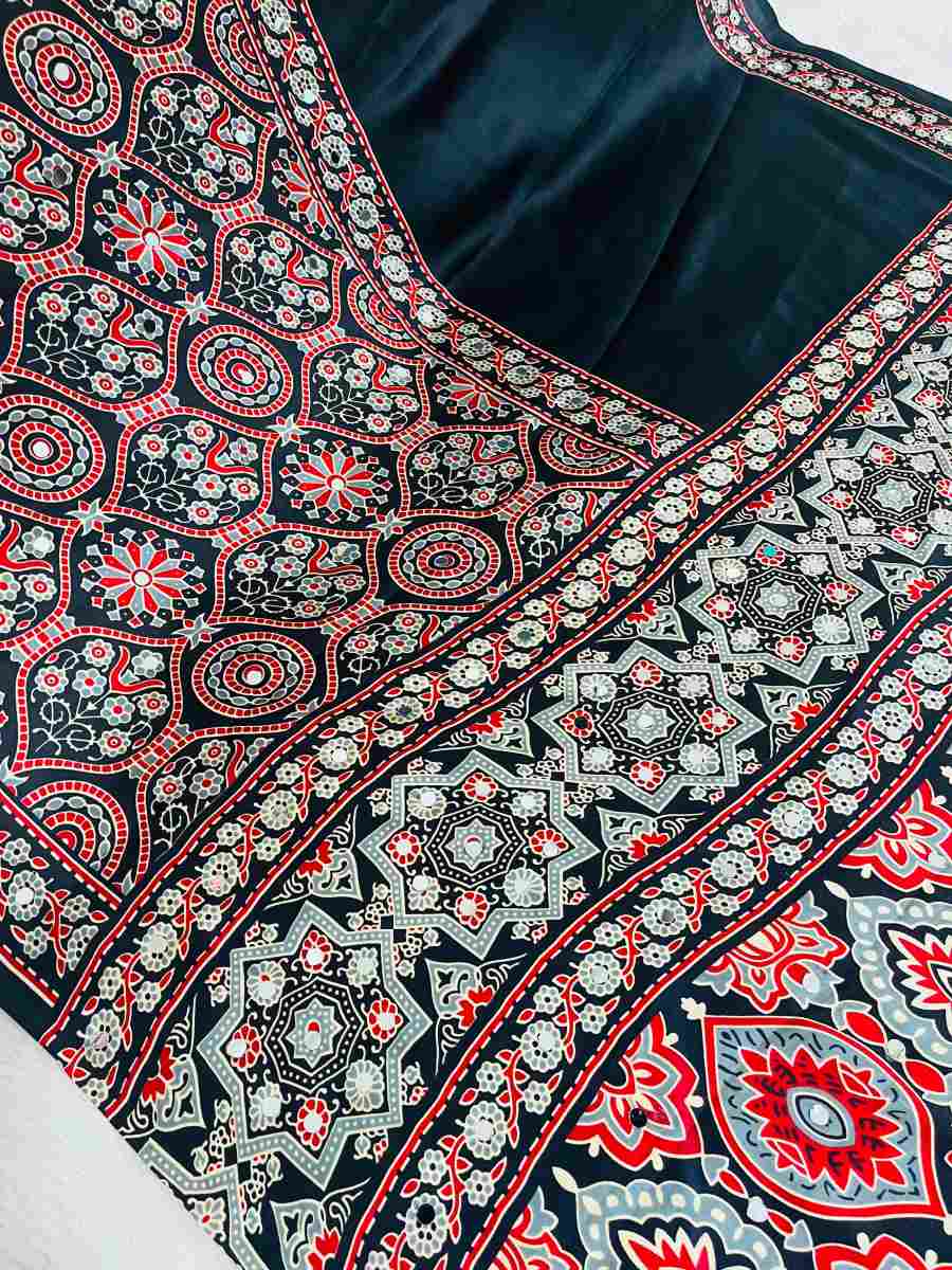 1LATEST GAJJI SILK AJARAKH PRINT AND HEAVY MIRROR WORK SAREE WITH UNSTITCHED BLOUSE CASUAL WEAR WHOLESALE PRICE ETHNIC GARMENT (14)