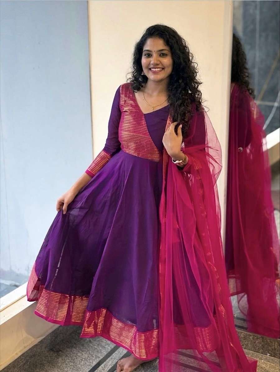 BOLLYWOOD COTTON JACQUARD WEAVING ZARI BORDER GOWN BOTTOM WITH DUPATTA CASUAL WEAR WHOLESALE PRICE ETHNIC GARMENT (3)