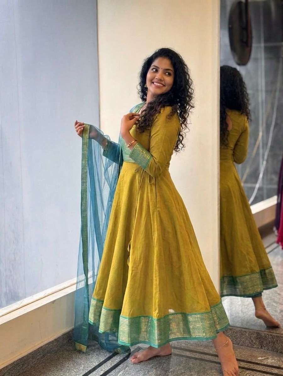 BOLLYWOOD COTTON JACQUARD WEAVING ZARI BORDER GOWN BOTTOM WITH DUPATTA CASUAL WEAR WHOLESALE PRICE ETHNIC GARMENT (4)
