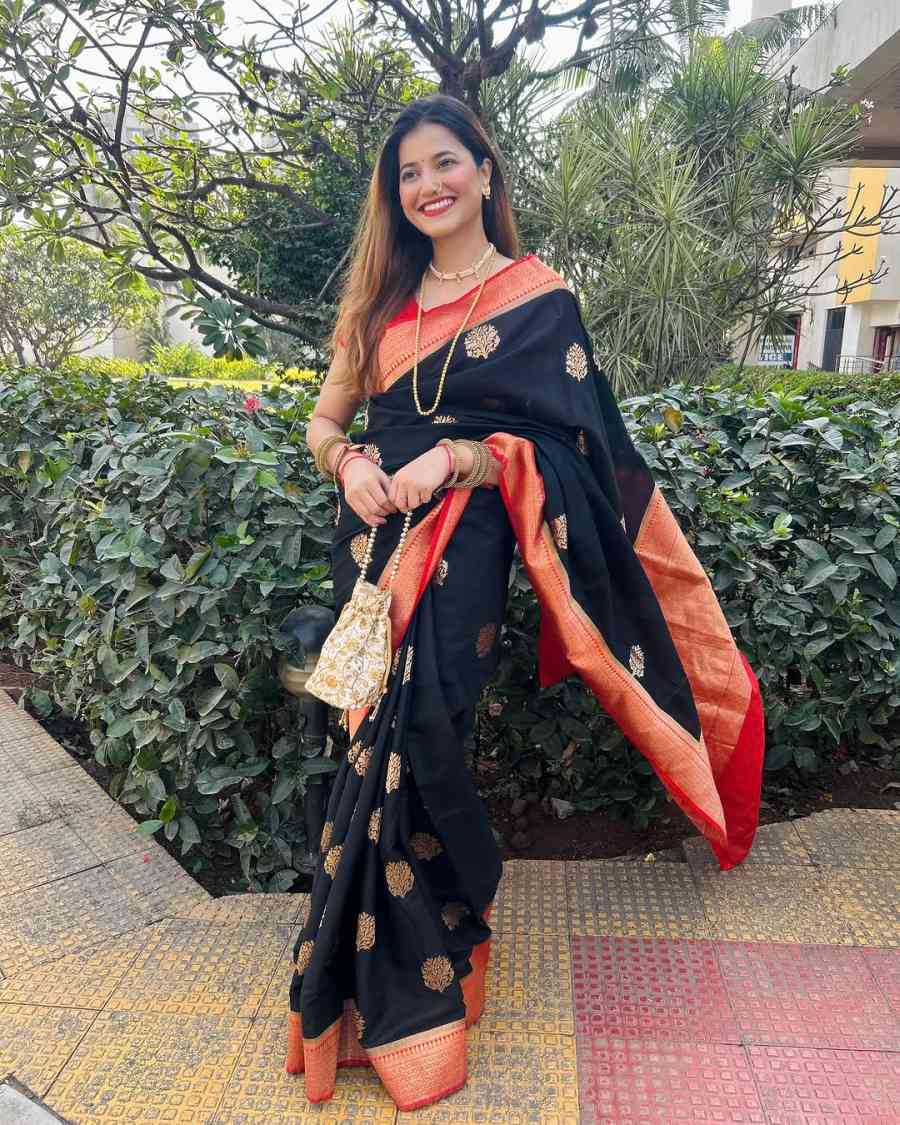 RICH LOOK BANARASI SOFT SILK MINIMALISTIC DESIGN WORK SAREE WITH UNSTITCHED BLOUSE CASUAL WEAR WHOLESALE PRICE ETHNIC GARMENT (4)