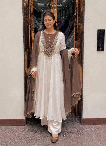 MODERN ROMAN GLASS SEQUENCE  AND ZARI WORK WITH FANCY LATKAN & HANDWORK LACE WORK GOWN BOTTOM WITH DUPATTA WHITE AND CHIKU
