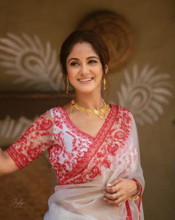 DESIGNER SOFT TABBY SILK SEQUENCE AND THREAD EMBROIDERY WORK SAREE WITH UNSTITCHED BLOUSE RED AND WHITE