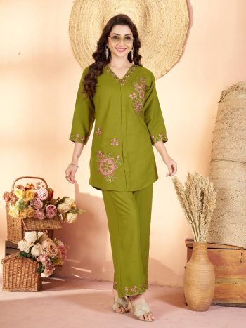 RICH LOOK RAYON MULTI EMBROIDERY THREAD WORK CO-ORD SET PARROT GREEN
